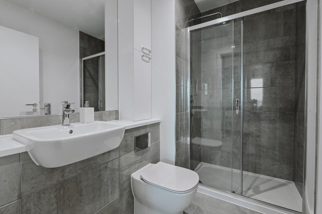 Khayat Homes - The Owelor - Two Bed London Eksteriør billede