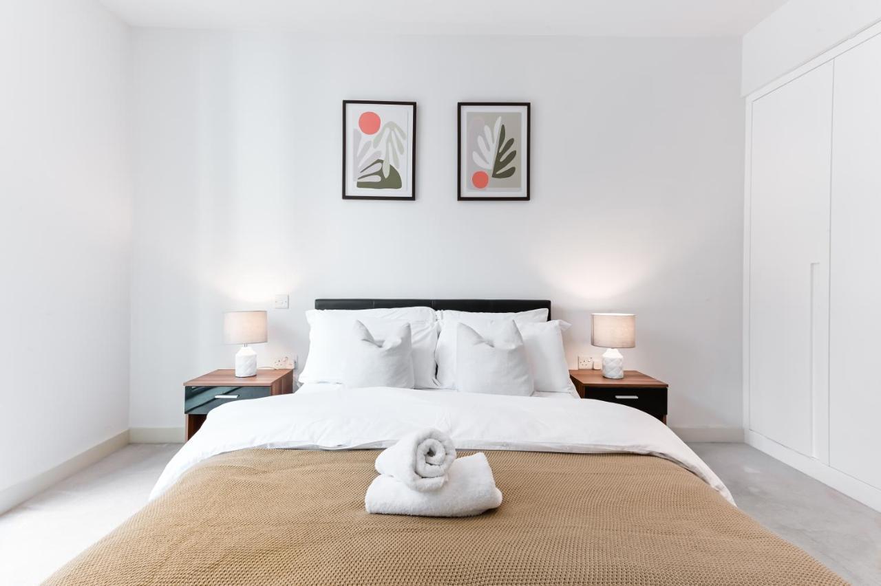 Khayat Homes - The Owelor - Two Bed London Eksteriør billede