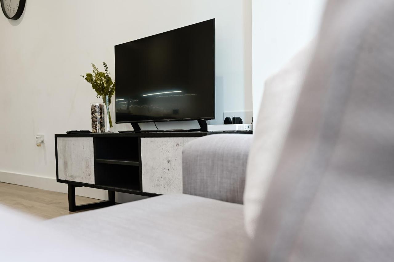 Khayat Homes - The Owelor - Two Bed London Eksteriør billede